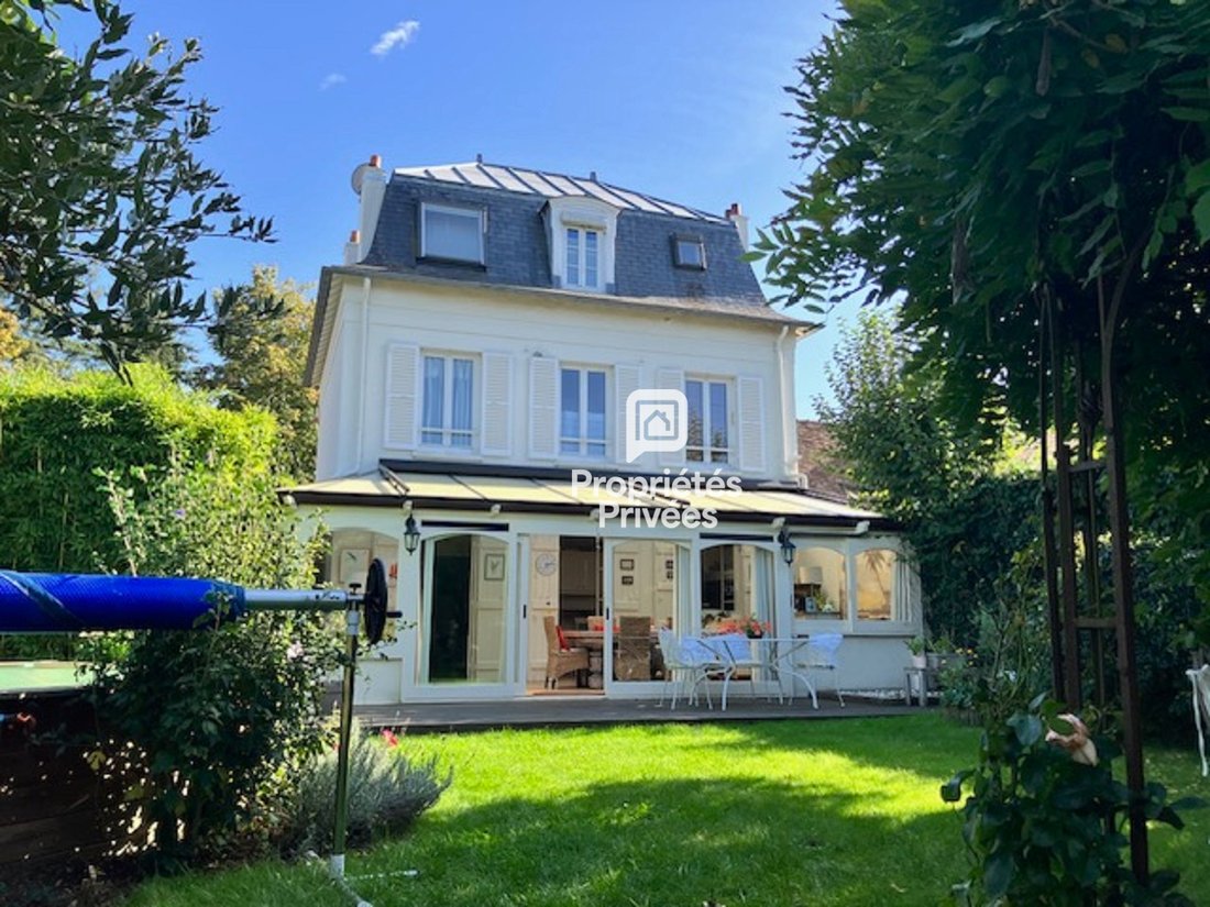 Villa in Montfort-l'Amaury, Ile-de-France, France 1 - 18405783