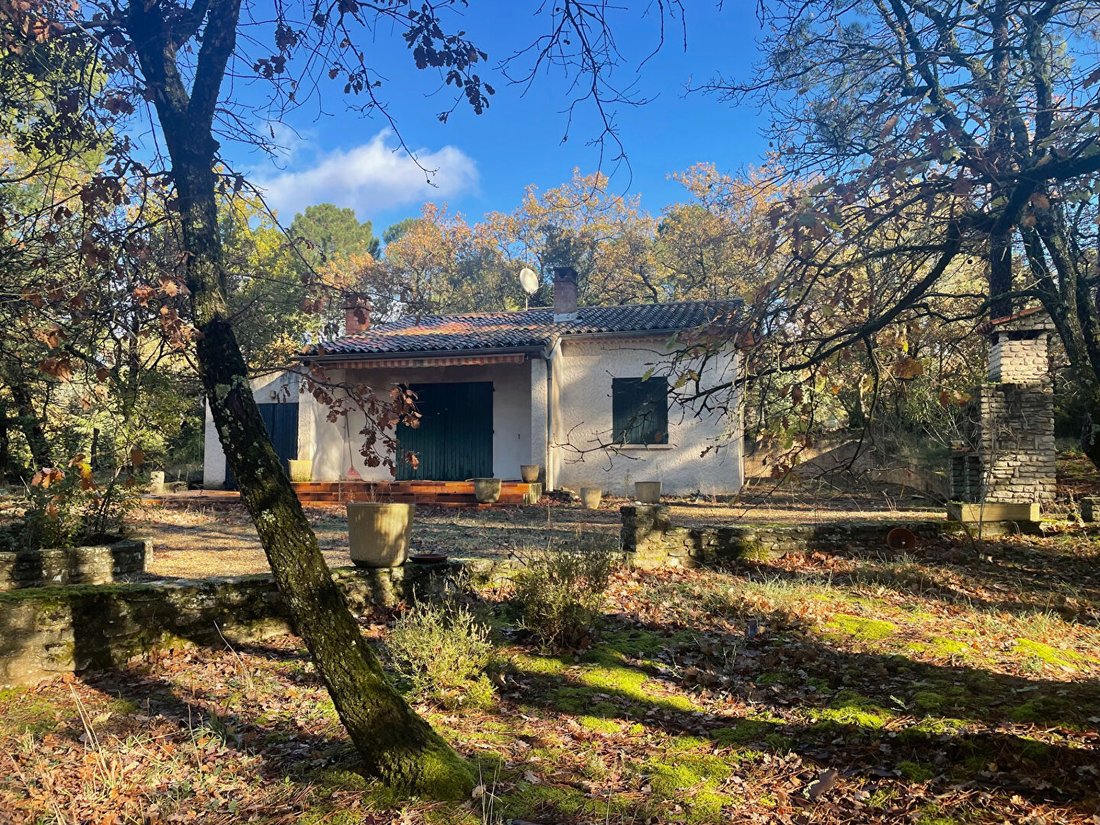 Villa in Saint-Saturnin-lès-Apt, Provence-Alpes-Côte d'Azur, France 1 - 18406014
