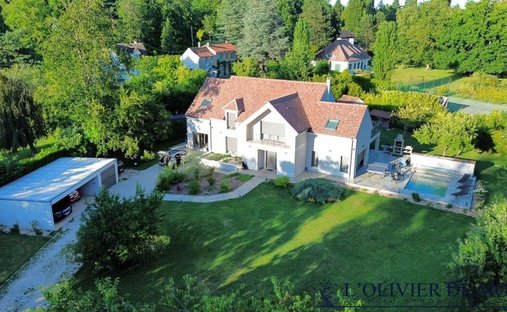 House in Montfort-l'Amaury, Ile-de-France, France 1