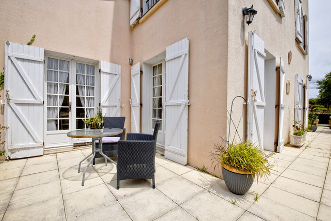 Villa in Saint-Laurent-Medoc, Nouvelle-Aquitaine, France 4 - 18405498