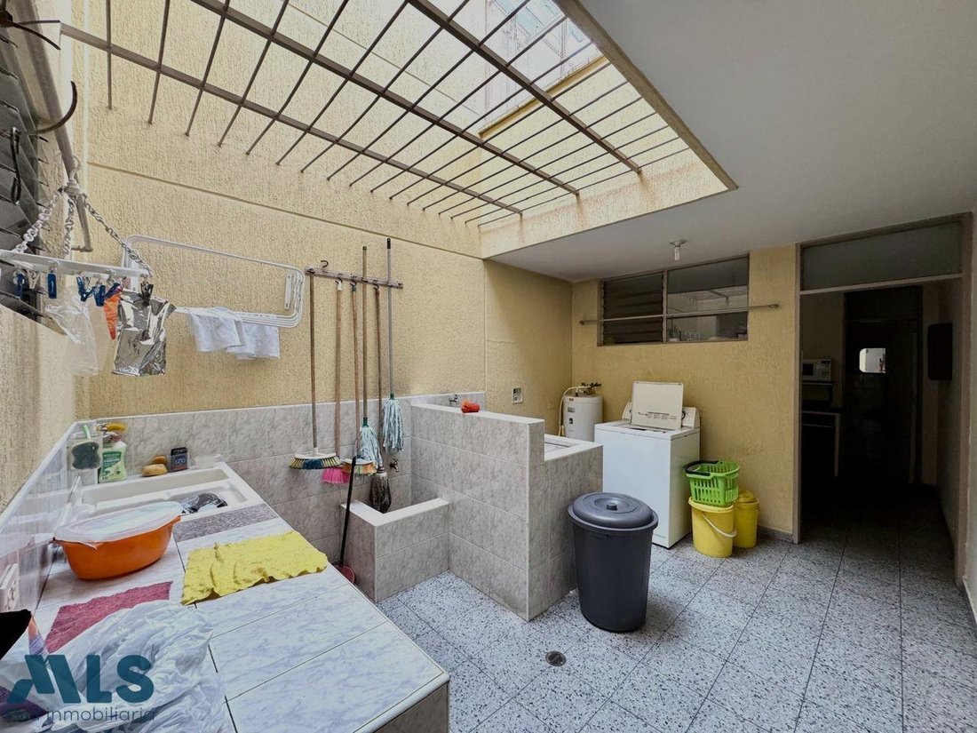 House in Medellín, Antioquia, Colombia 4 - 18403590