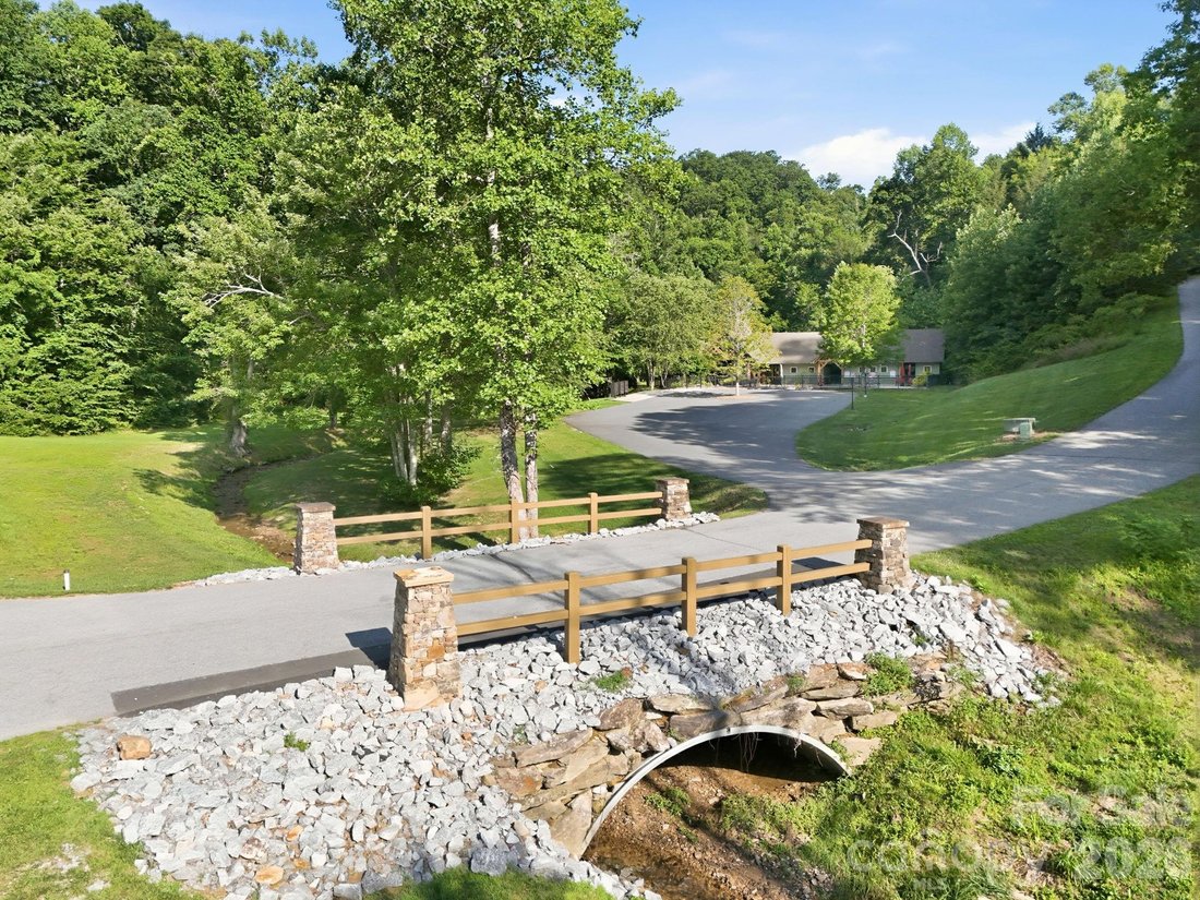 House in Hendersonville, North Carolina, United States 5 - 18403882
