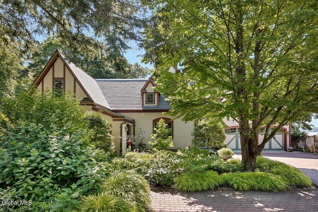 House in Saratoga Springs, New York, United States 4 - 18402826