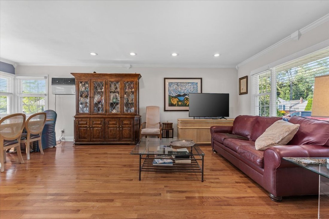 House in Bethpage, New York, United States 4 - 18402644