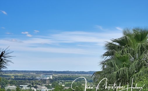 Land in Hôpital, Nimes, France 1