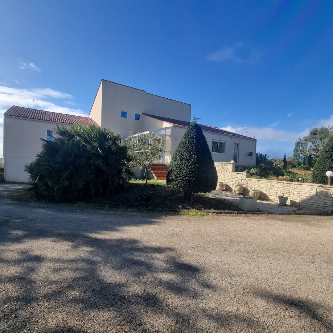 Villa in La Jonchere, Pays de la Loire, France 1 - 18405774
