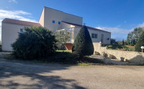 Villa in La Jonchere, Pays de la Loire, France 1
