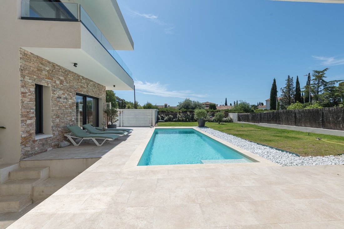 Villa in Plateau Notre Dame Nord, Saint-Raphaël, France 2 - 18405243