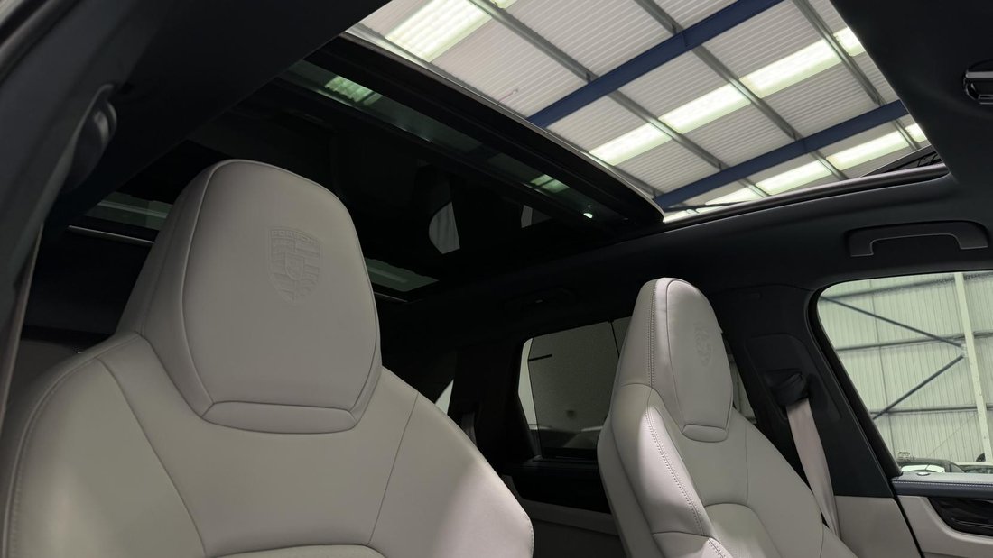 Suv in Ruislip, United Kingdom 4 - 18352578