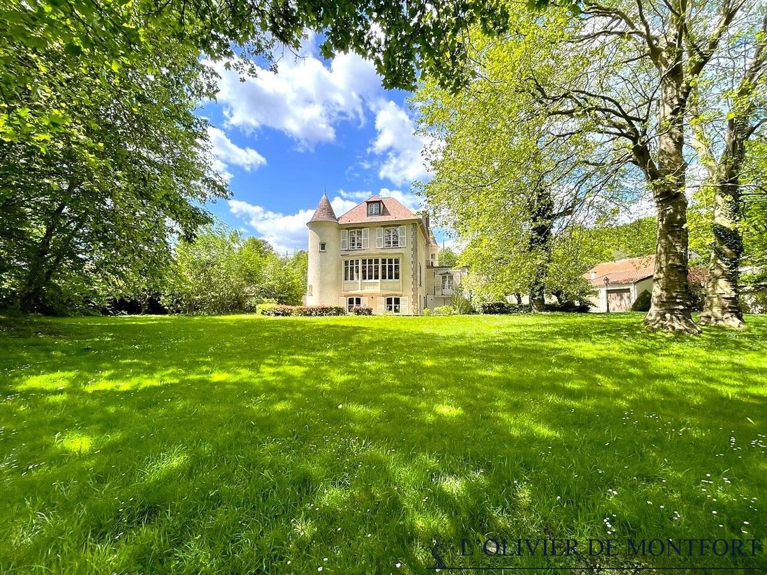 House in Montfort-l'Amaury, Ile-de-France, France 1 - 18404161