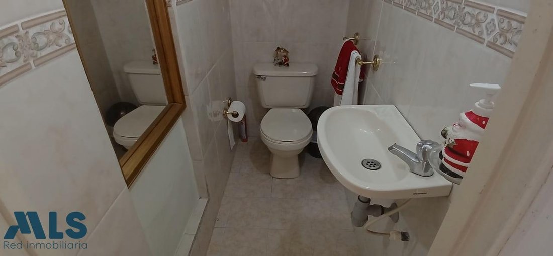 House in Medellín, Colombia 5 - 18403507