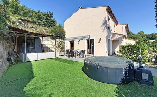House in Les Terriers, Carros, France 1
