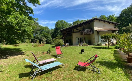 Villa in Blasimon, Nouvelle-Aquitaine, France 1