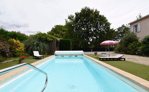 Villa in Saint-Laurent-Medoc, Nouvelle-Aquitaine, France 1