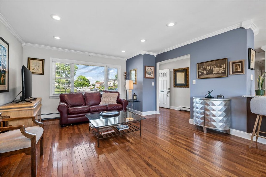House in Bethpage, New York, United States 5 - 18402644
