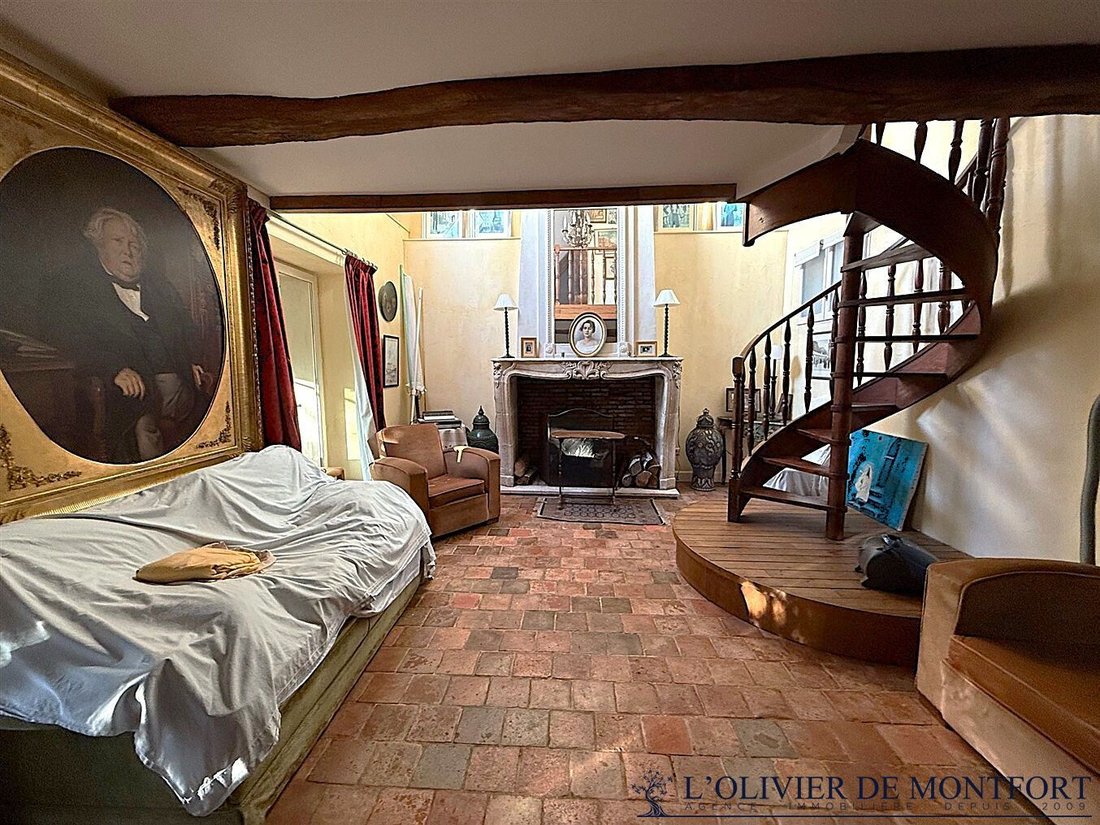 House in Montfort-l'Amaury, Ile-de-France, France 1 - 18404207
