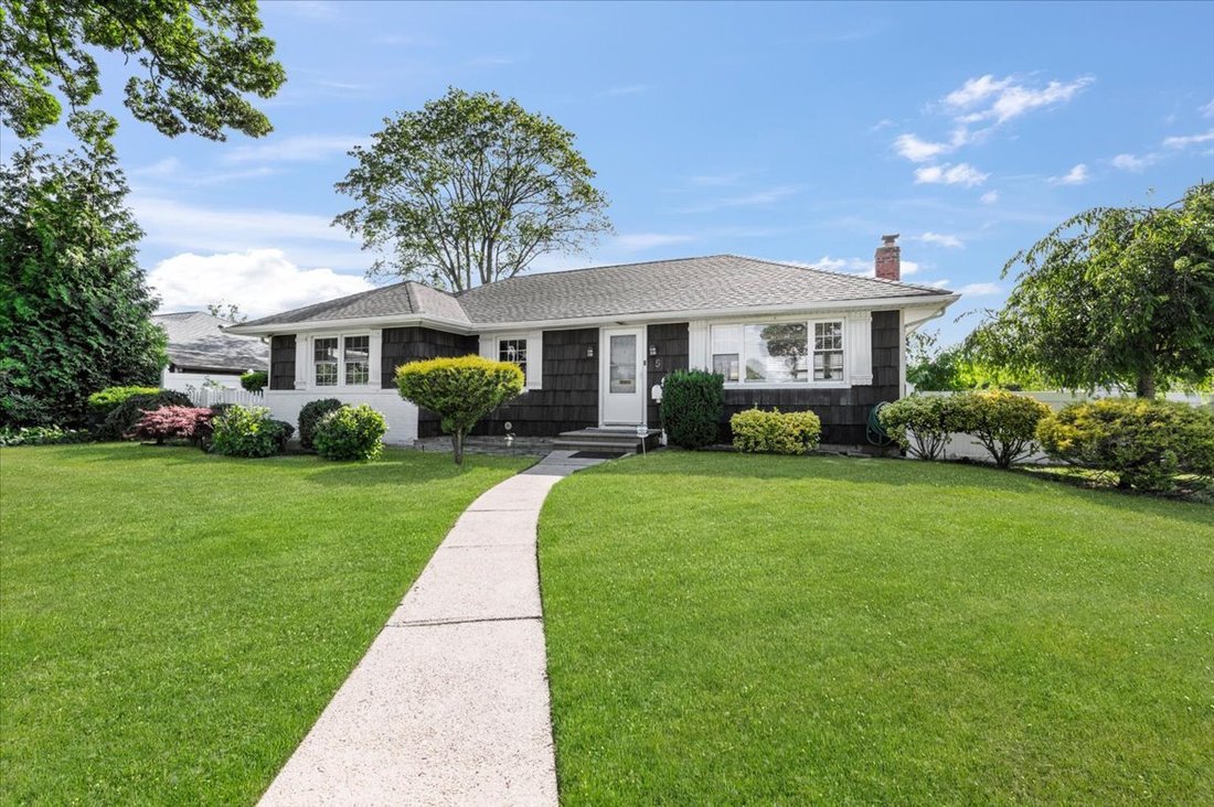 House in Bethpage, New York, United States 2 - 18402644