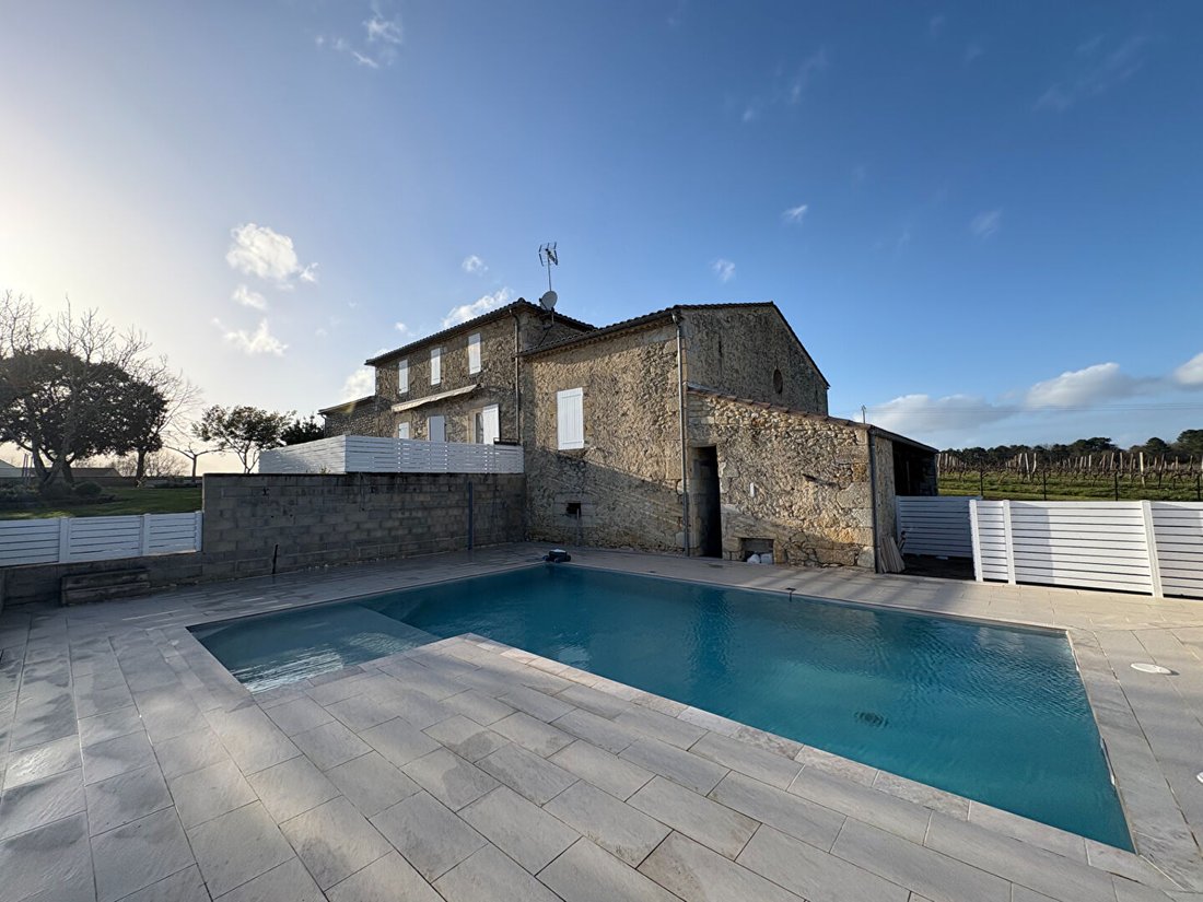 Villa in Sauveterre-de-Guyenne, Nouvelle-Aquitaine, France 1 - 18406071