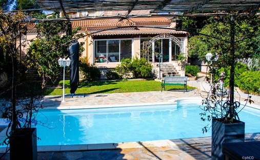 Villa in Notre Dame Paradis, Martigues, France 1