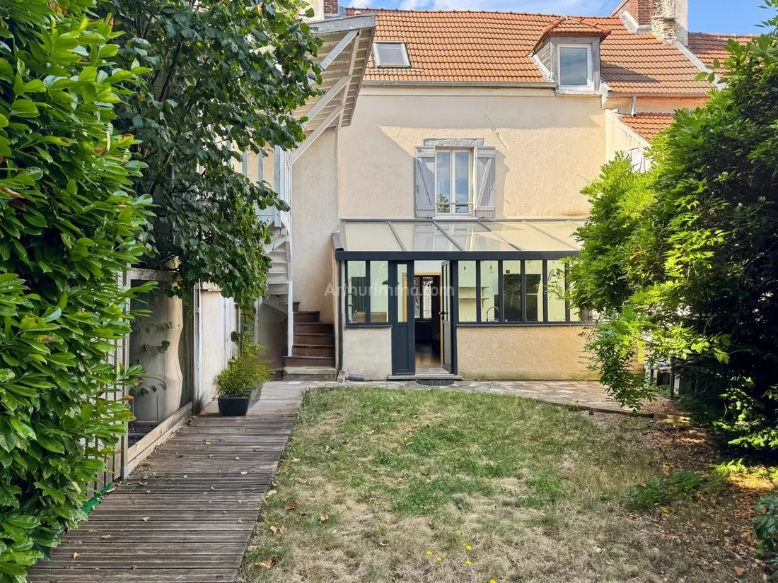 Townhouse in Lagny-sur-Marne, Ile-de-France, France 1 - 18405104