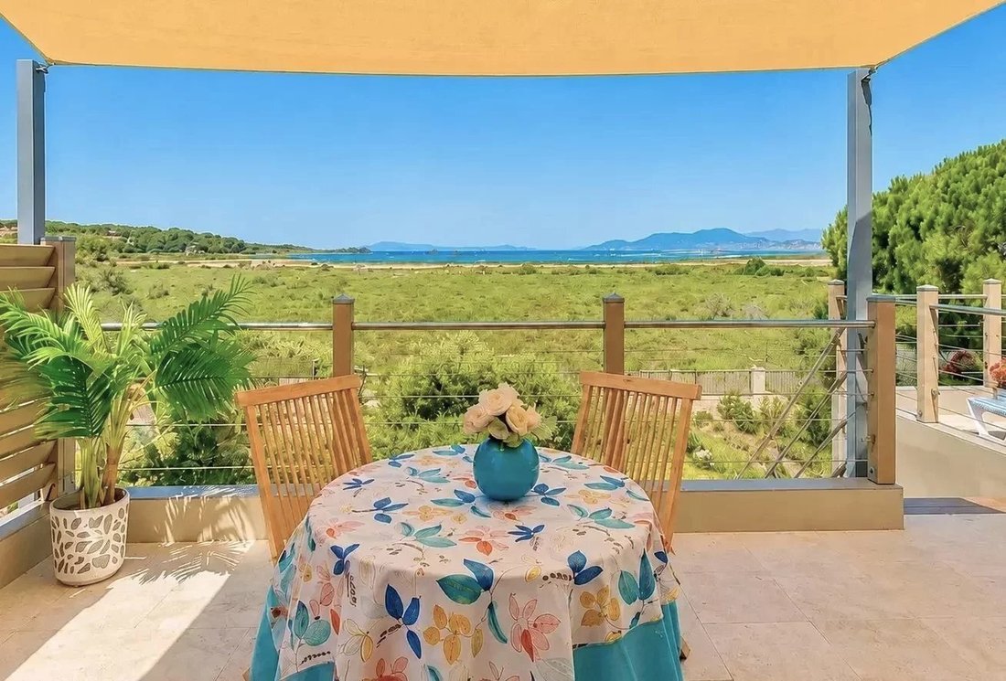 Villa in Hyeres, Provence-Alpes-Côte d'Azur, France 4 - 18404747