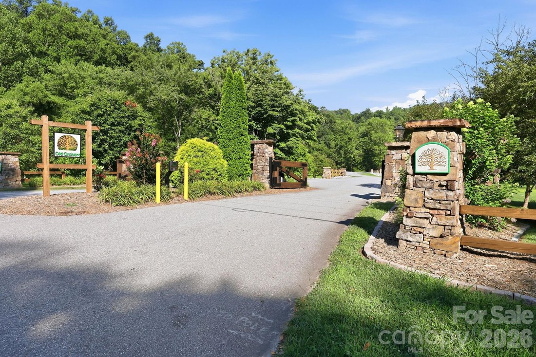 House in Hendersonville, North Carolina, United States 4 - 18403882