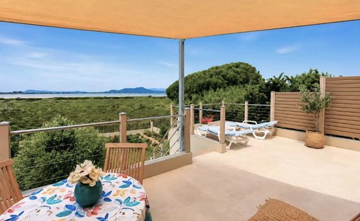 Villa in Hyeres, Provence-Alpes-Côte d'Azur, France 1