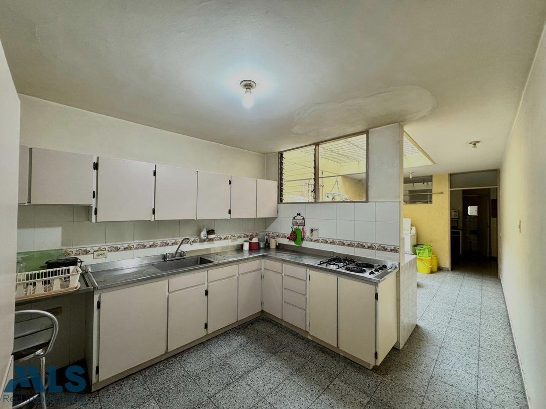 House in Medellín, Antioquia, Colombia 3 - 18403590