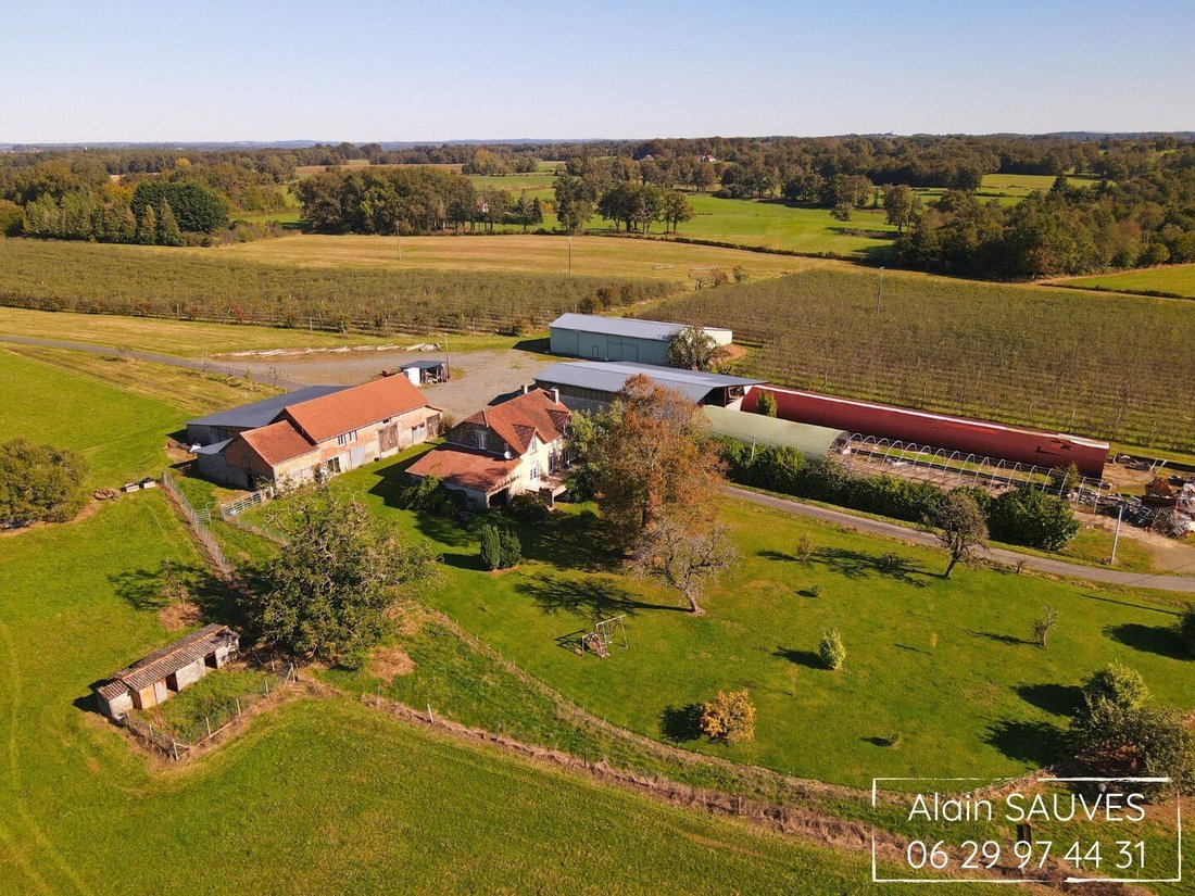 Villa in Genis, Nouvelle-Aquitaine, France 1 - 18405410