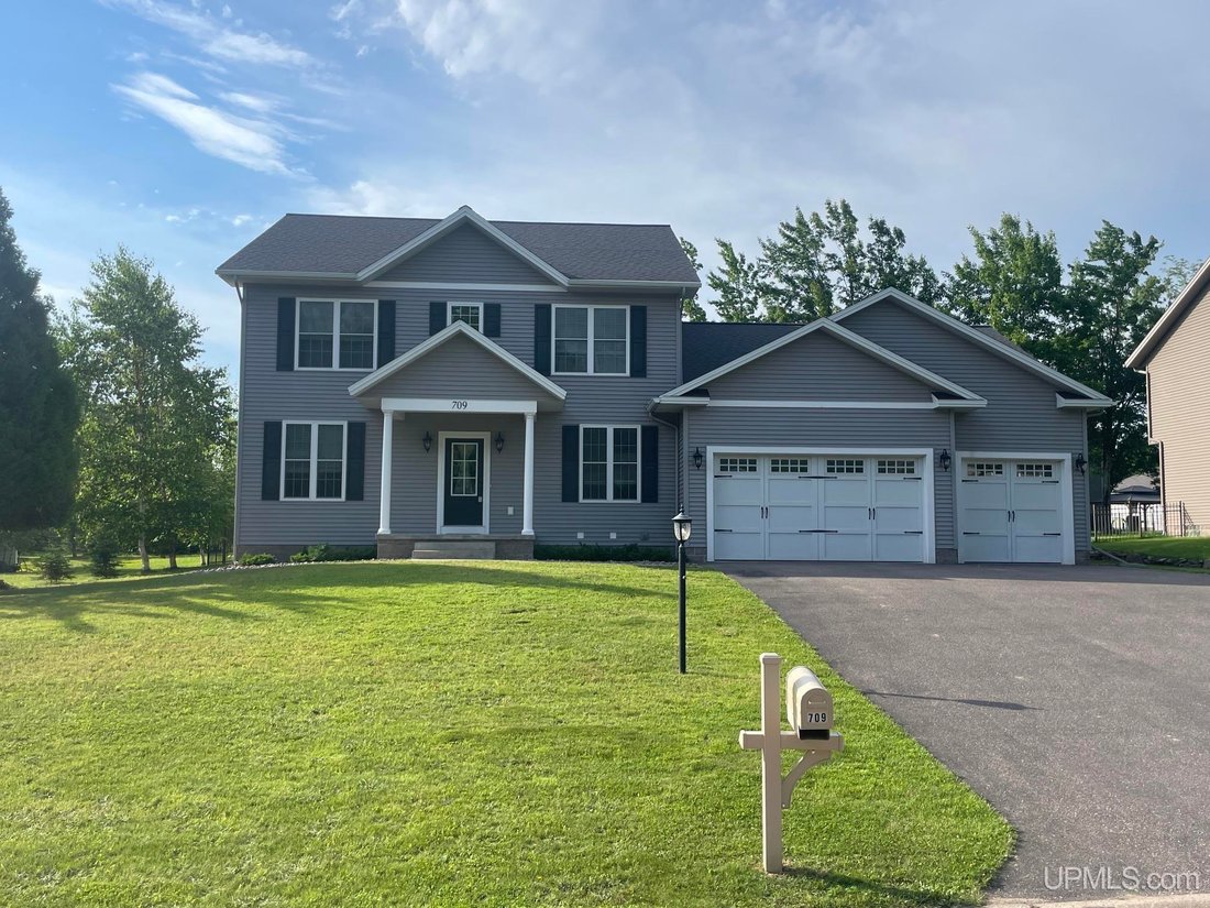 House in Marquette, Michigan, United States 1 - 18307894