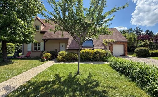 House in Montfort-l'Amaury, Ile-de-France, France 1