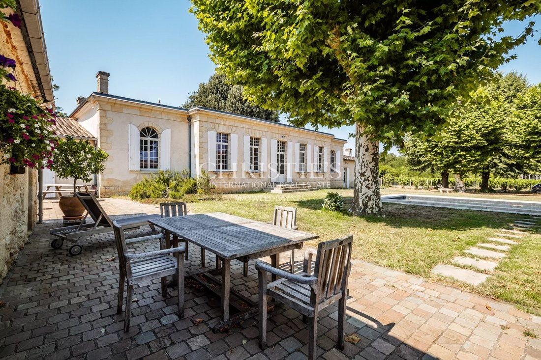 Estate in Podensac, Nouvelle-Aquitaine, France 3 - 18405023