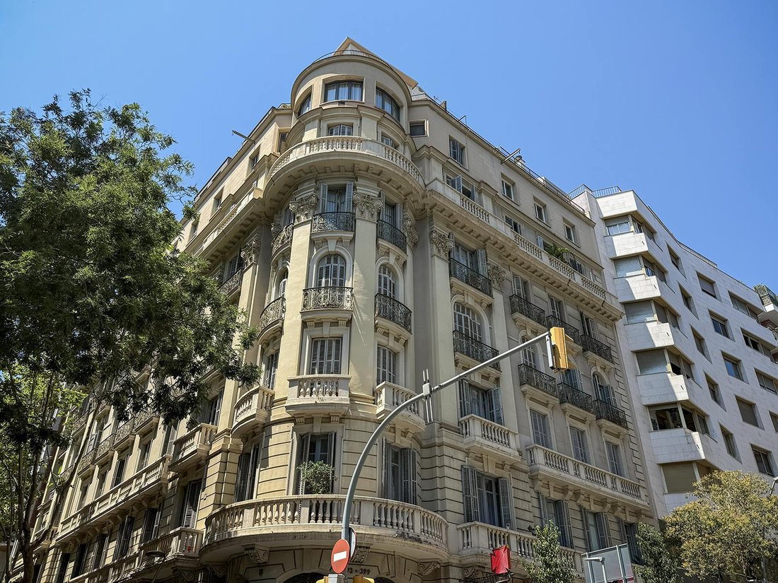 Apartment in Sarrià-Sant Gervasi, Barcelona, Spain 1 - 18403347
