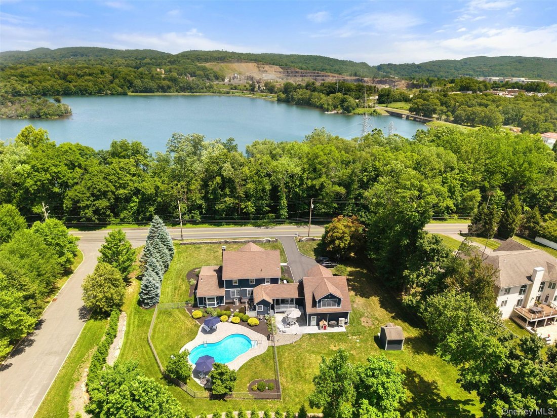 House in West Nyack, New York, United States 1 - 18402791