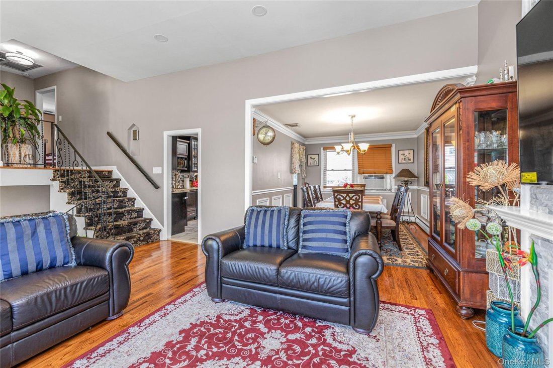 House in East Meadow, New York, United States 5 - 18402795