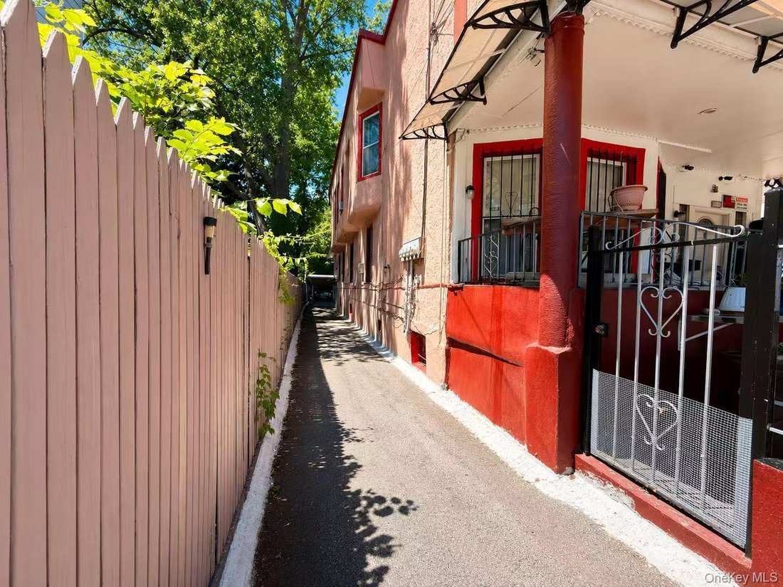 House in New York, New York, United States 4 - 18048230