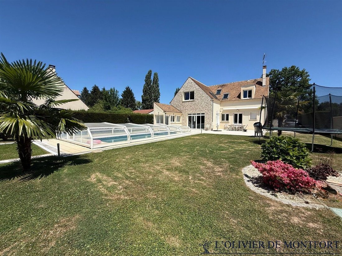 House in Les Essarts-le-Roi, Ile-de-France, France 1 - 18404246