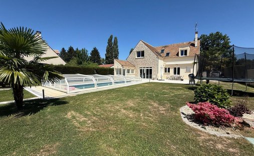 House in Les Essarts-le-Roi, Ile-de-France, France 1