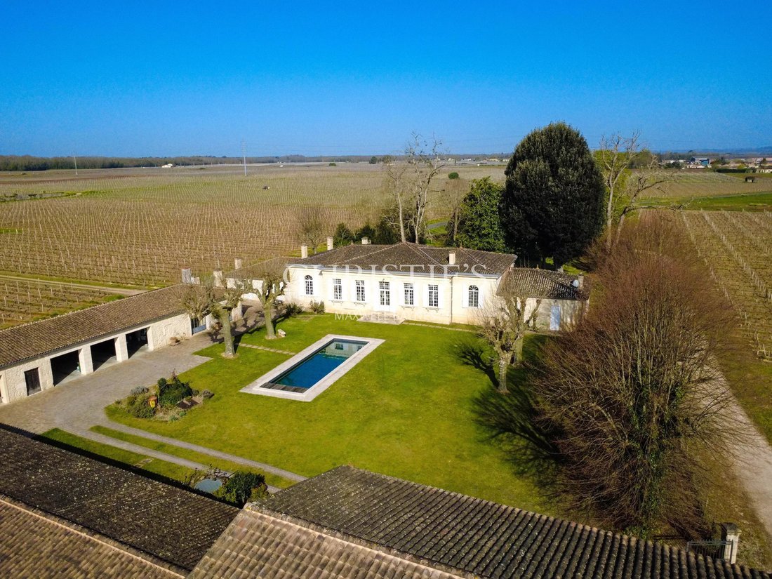 Estate in Podensac, Nouvelle-Aquitaine, France 4 - 18405023