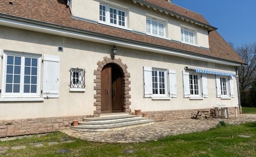 Villa in Varennes-sur-Allier, Auvergne-Rhône-Alpes, France 1