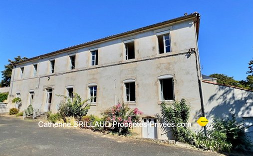 Villa in Argonne Sud, Orleans, France 1