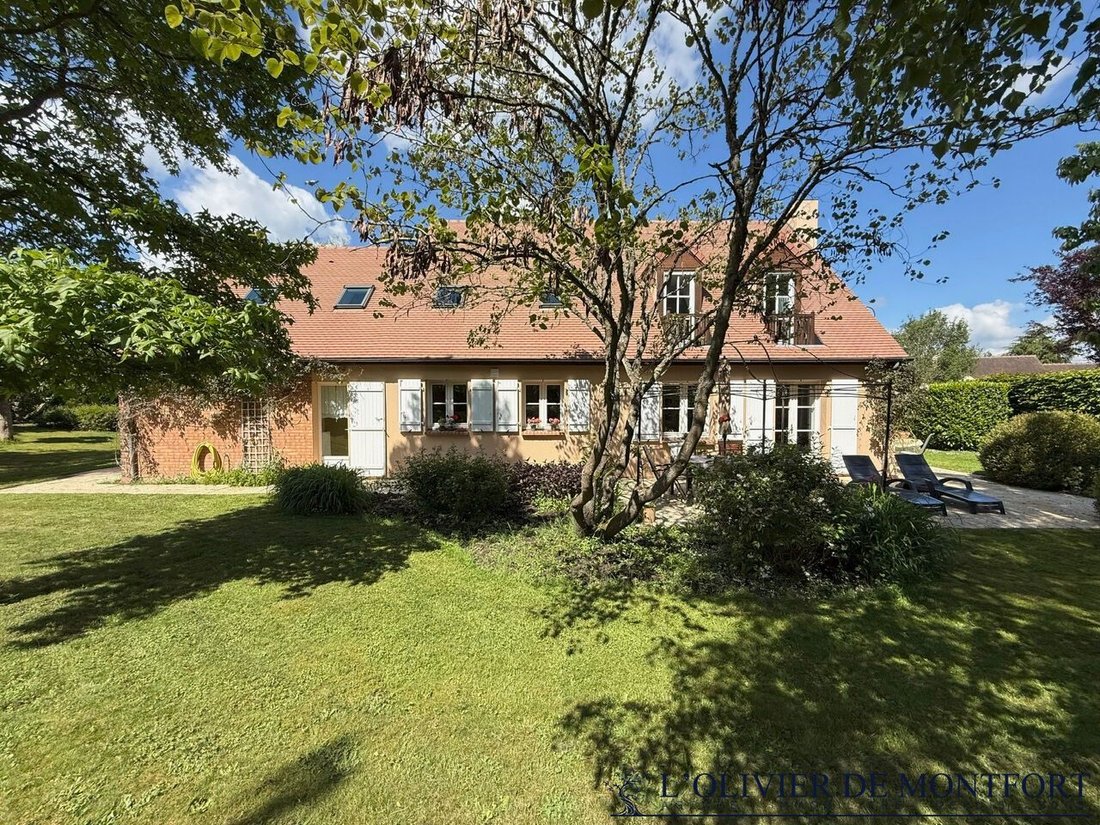 House in Montfort-l'Amaury, Ile-de-France, France 2 - 18404189