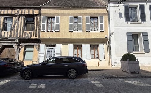 House in Montfort-l'Amaury, Ile-de-France, France 1