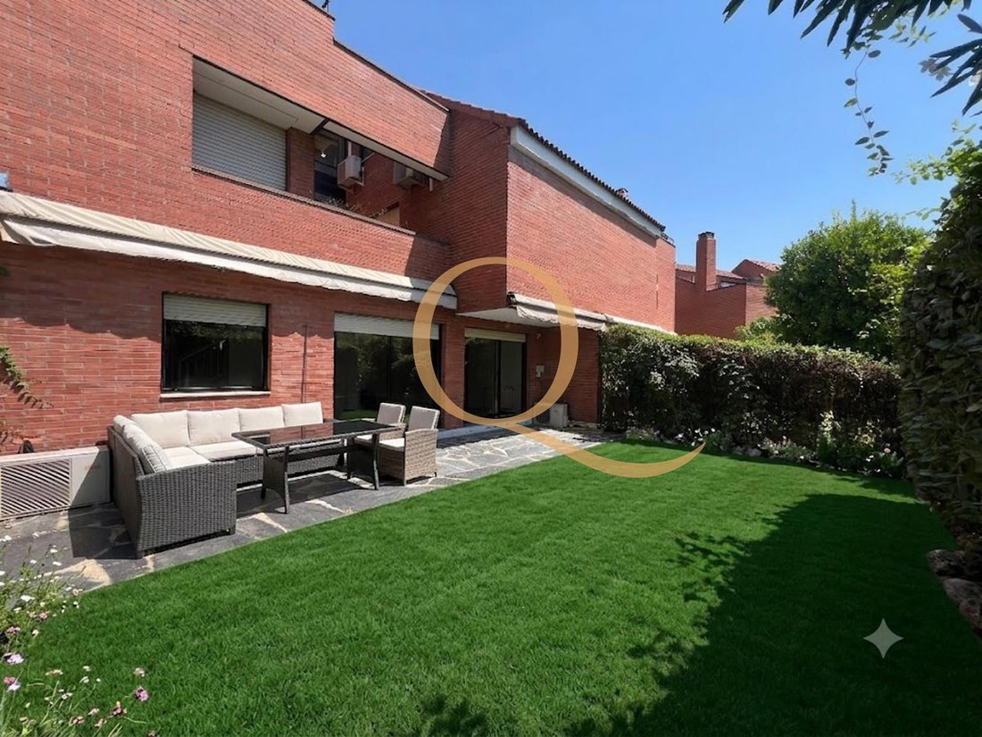 Townhouse in La Moraleja, Alcobendas, Comunidad de Madrid 2 - 18403025