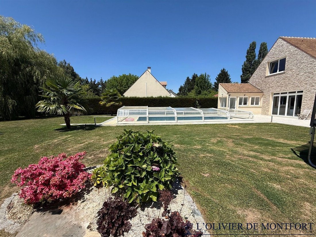 House in Les Essarts-le-Roi, Ile-de-France, France 2 - 18404246