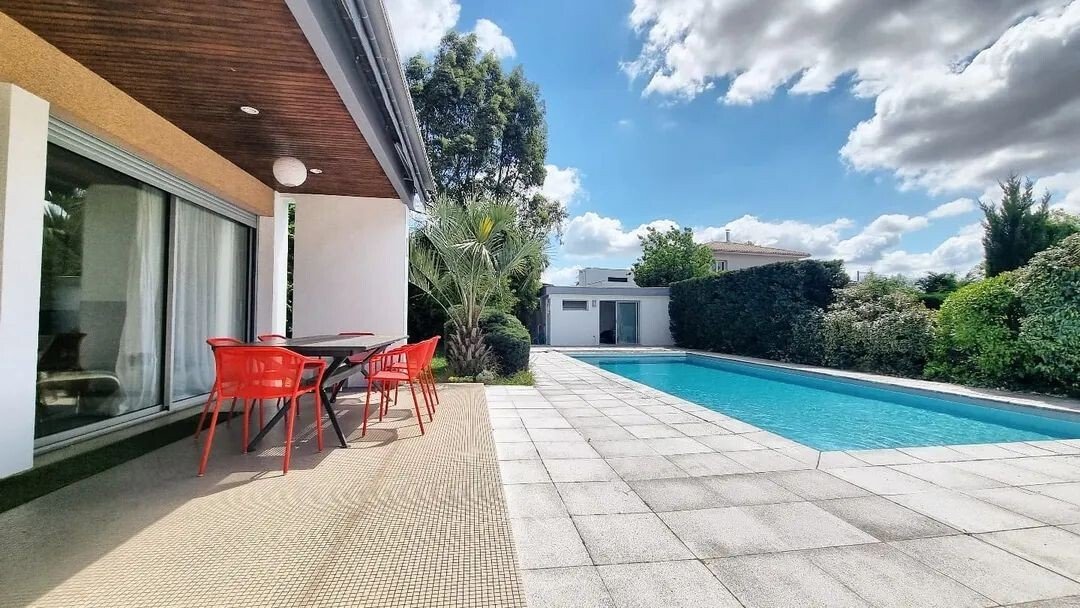 Villa in Gradignan, Nouvelle-Aquitaine, France 1 - 18405302