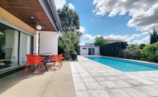 Villa a Gradignan, Nuova Aquitania, Francia 1