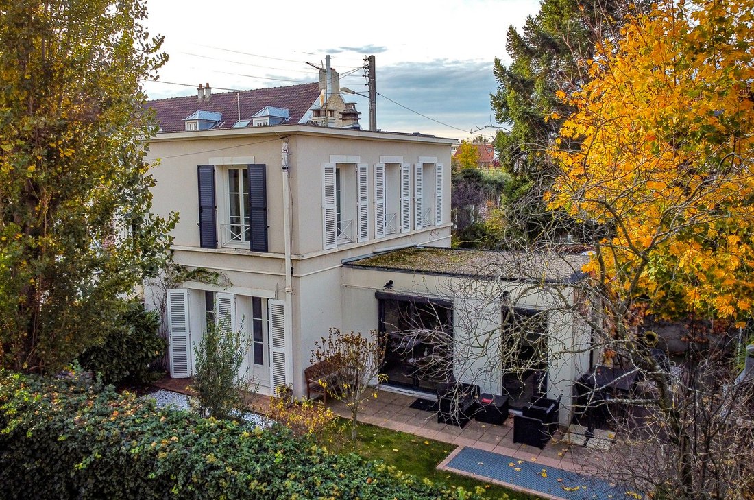 Villa in Chatou, Ile-de-France, France 1 - 18405221