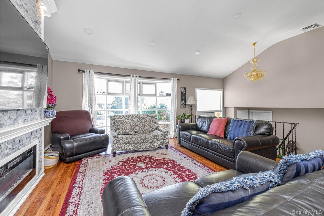 House in East Meadow, New York, United States 4 - 18402795