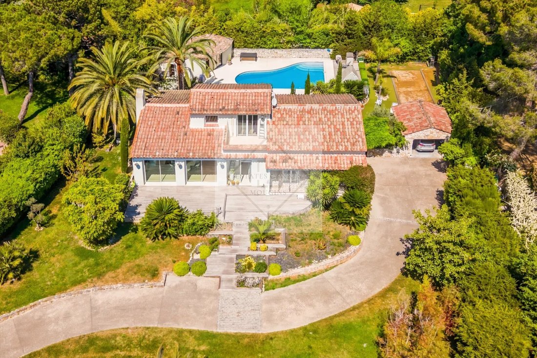 Villa in Mougins, Provence-Alpes-Côte d'Azur, France 1 - 17797029